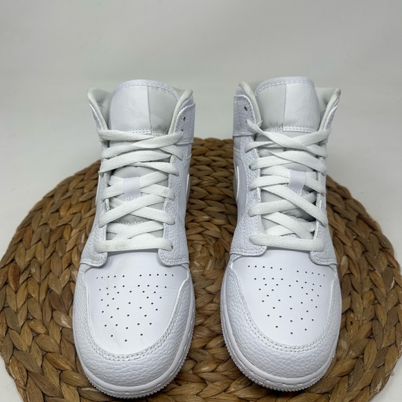 NIKE Air Jordan 1 Mid Sneakers Triple White Leather Size 7 Youth, 8.5 Women's - Picture 5 of 10